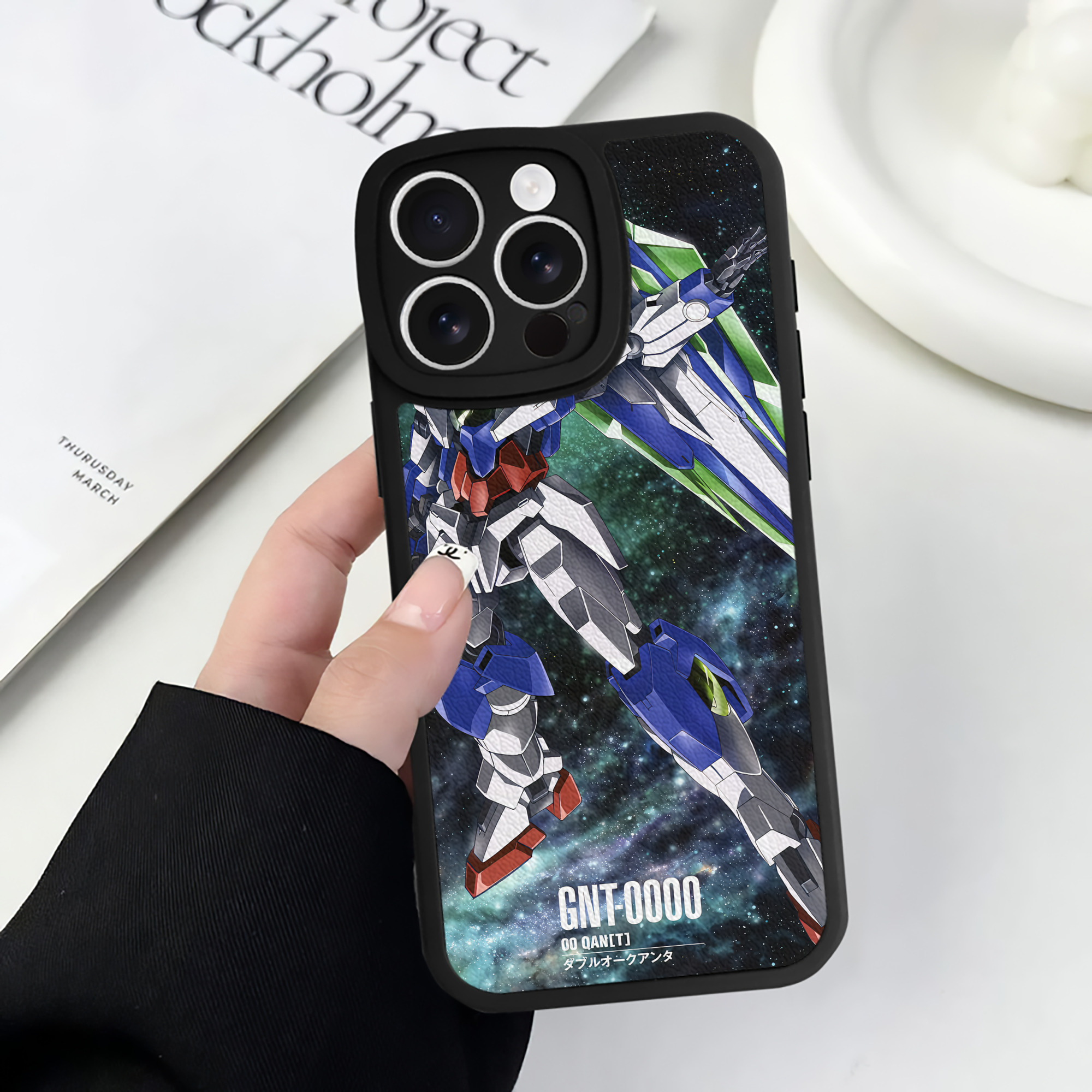 （画像用） 機動戦士ガンダム Mobile Suit Gundam 【iPhone 16シリーズ対応】シリコンスマホケース（レザー調） 材質：シリコン
